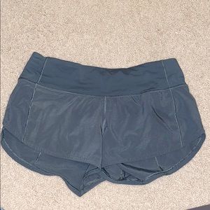 Lululemon “speed up short 2.5”